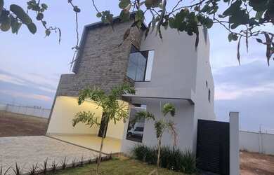 Imagem: A casa em condomínio possui 4 Dormitórios, 5 Banheiros, 4