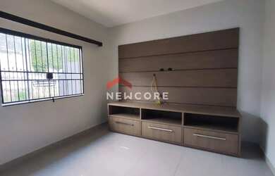 Imagem: A casa possui 3 Dormitórios, 1 Banheiro, 2 Vagas na garagem