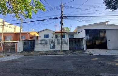 Imagem: A casa possui 2 Dormitórios, 1 Banheiro, 2 Vagas na garagem