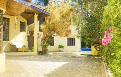 Imagem: A casa em condomínio possui 3 Dormitórios, 3 Banheiros, 5