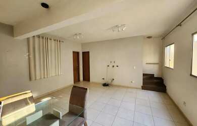 Imagem: A casa possui 2 Dormitórios, 2 Banheiros, 1 Vaga na garagem