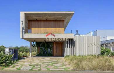 Imagem: A casa em condomínio possui 4 Dormitórios, 5 Banheiros, 2