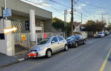 Imagem: O depósito possui 5 Vagas na garagem e 450m² de Área e está