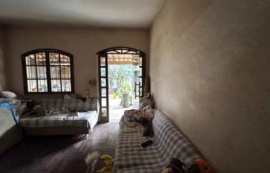 Imagem: A casa possui 4 Dormitórios, 4 Banheiros, 3 Vagas na garagem