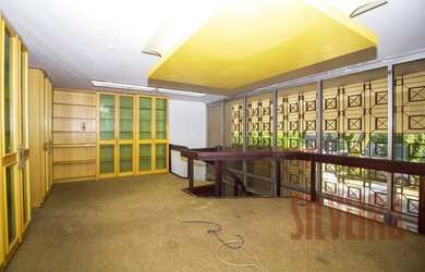 Imagem: A casa possui 3 Dormitórios, 4 Banheiros, 4 Vagas na garagem