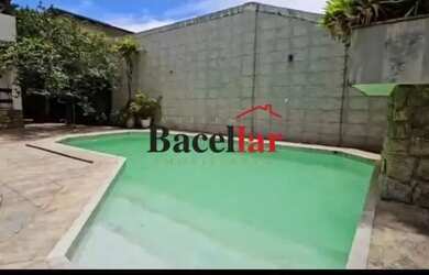 Imagem: A casa em condomínio possui 5 Dormitórios, 5 Banheiros, 5