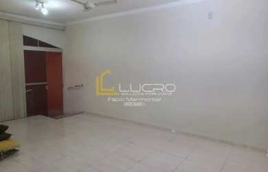 Imagem: A casa possui 3 Dormitórios, 3 Banheiros, 2 Vagas na garagem