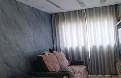 Imagem: O apartamento possui 2 Dormitórios, 1 Banheiro, 1 Vaga na garagem