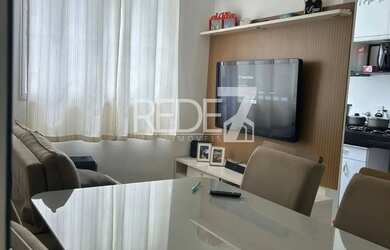 Imagem: O apartamento possui 2 Dormitórios, 1 Banheiro, 1 Vaga na garagem