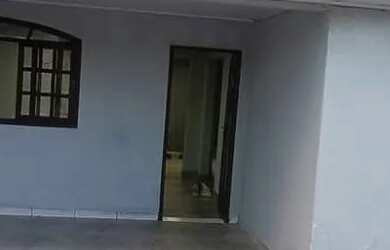 Imagem: A casa possui 3 Dormitórios, 3 Banheiros, 3 Vagas na garagem