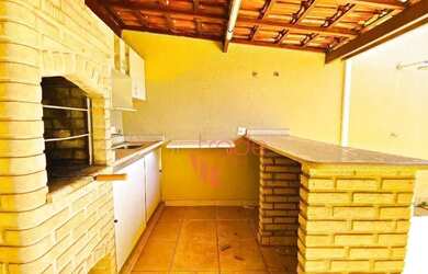 Imagem: A casa em condomínio possui 3 Dormitórios, 2 Banheiros, 2