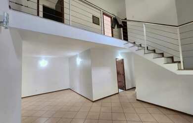 Imagem: A casa em condomínio possui 3 Dormitórios, 4 Banheiros, 3