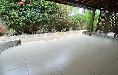 Imagem: A casa em condomínio possui 5 Dormitórios, 3 Banheiros, 1