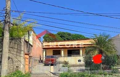 Imagem: A casa possui 5 Dormitórios, 2 Banheiros, 2 Vagas na garagem