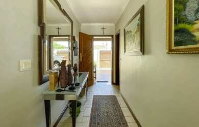 Imagem 6: Imóvel para aluguel e venda possui 258 metros quadrados com 3 quartos