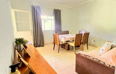 Imagem: A casa à venda possui 2 Dormitórios, 1 Banheiro, 2 Vagas na