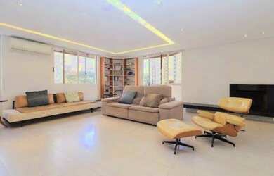 Imagem: O apartamento possui 4 Dormitórios, 4 Banheiros, 4 Vagas na