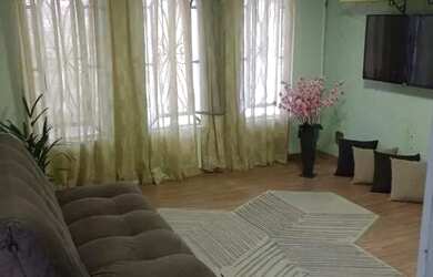 Imagem: A casa possui 3 Dormitórios, 2 Banheiros, 4 Vagas na garagem