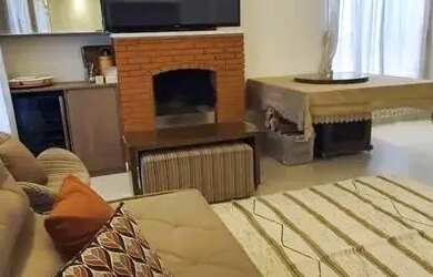 Imagem: A casa possui 5 Dormitórios, 5 Banheiros, 5 Vagas na garagem