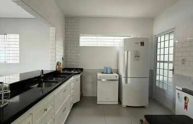 Imagem: A casa à venda possui 3 Dormitórios, 2 Banheiros, 1 Vaga na