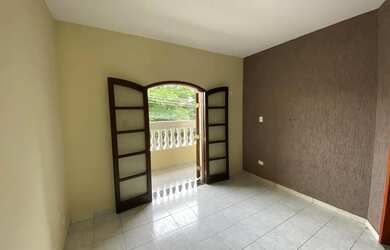 Imagem: A casa possui 2 Dormitórios, 1 Banheiro, 1 Vaga na garagem