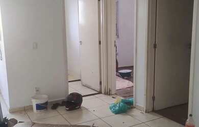 Imagem: O apartamento possui 2 Dormitórios, 1 Banheiro, 1 Vaga na garagem