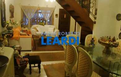 Imagem: A casa possui 3 Dormitórios, 1 Banheiro, 1 Vaga na garagem