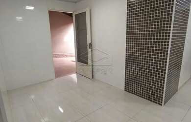 Imagem: A casa possui 2 Dormitórios, 3 Banheiros, 2 Vagas na garagem