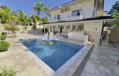 Imagem: A casa em condomínio possui 5 Dormitórios, 5 Banheiros, 3