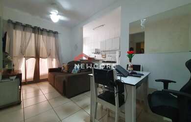 Imagem: O apartamento possui 2 Dormitórios, 1 Banheiro, 1 Vaga na garagem