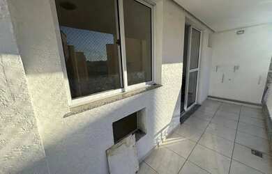 Imagem: O apartamento possui 3 Dormitórios, 1 Banheiro, 1 Vaga na garagem