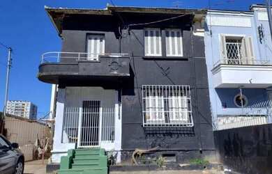Imagem: A casa à venda possui 5 Dormitórios, 3 Banheiros, 2 Vagas