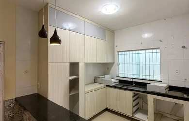 Imagem: A casa em condomínio possui 3 Dormitórios, 1 Banheiro, 1 Vaga