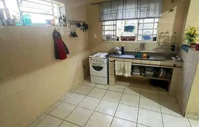 Imagem: A casa possui 4 Dormitórios, 3 Banheiros, 3 Vagas na garagem