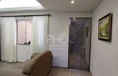 Imagem: A casa possui 3 Dormitórios, 3 Banheiros, 2 Vagas na garagem