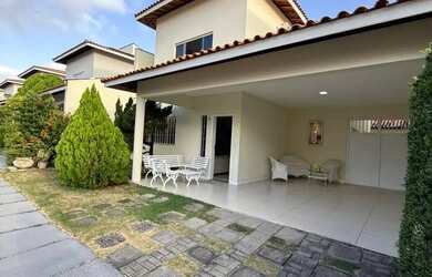 Imagem: A casa em condomínio possui 4 Dormitórios, 3 Banheiros, 2