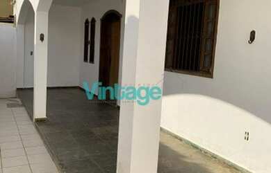 Imagem: A casa possui 3 Dormitórios, 2 Banheiros, 1 Vaga na garagem