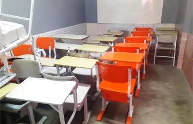 Imagem 7: Casa em Brás de Pina. Varanda, 262m² de Área, 1 Vaga na garageme1 Dormitório