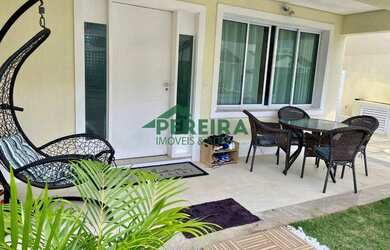 Imagem: A casa em condomínio possui 4 Dormitórios, 1 Banheiro, 2 Vagas