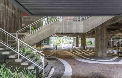 Imagem: O depósito possui 5 Vagas na garagem, 945m² de Área e está