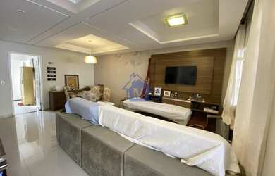 Imagem: A casa possui 3 Dormitórios, 3 Banheiros, 2 Vagas na garagem