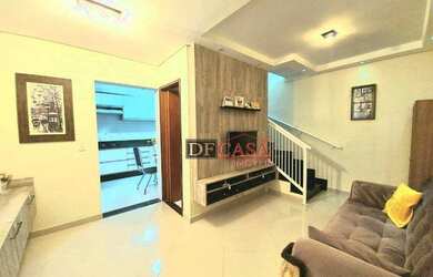 Imagem: A casa possui 2 Dormitórios, 3 Banheiros, 2 Vagas na garagem