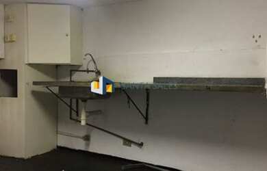 Imagem: O depósito possui 28m² de Área e está localizado em Centro