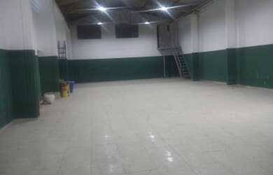 Imagem: O depósito possui 4 Vagas na garagem, 280m² de Área e está