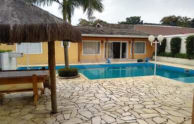 Imagem: A casa em condomínio possui 5 Dormitórios, 4 Banheiros, 4