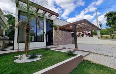 Imagem: A casa em condomínio possui 3 Dormitórios, 2 Banheiros, 2