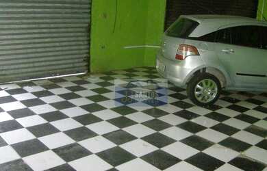 Imagem: O depósito possui 487m² de Área e está localizado em Água