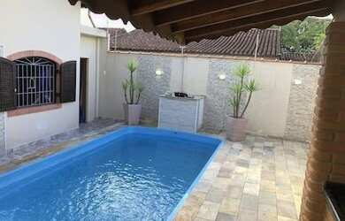 Imagem: A casa possui 3 Dormitórios, 4 Vagas na garagem e está localizado