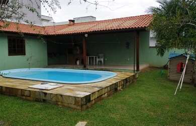 Imagem: A casa em condomínio possui 4 Dormitórios, 2 Banheiros, 220m²