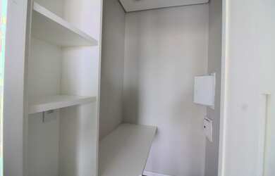 Imagem: O depósito possui 5 Vagas na garagem e 333m² de Área e está